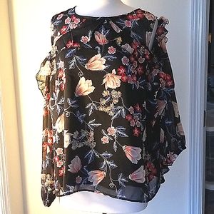 😻Ruffle Floral Cold Shoulder Top